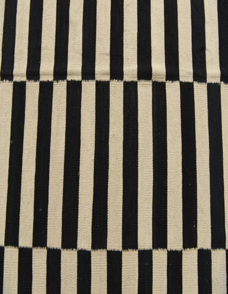 Detail image of 5' 7 x 7' 10  Hand Woven Kilim Modern Wool Rug