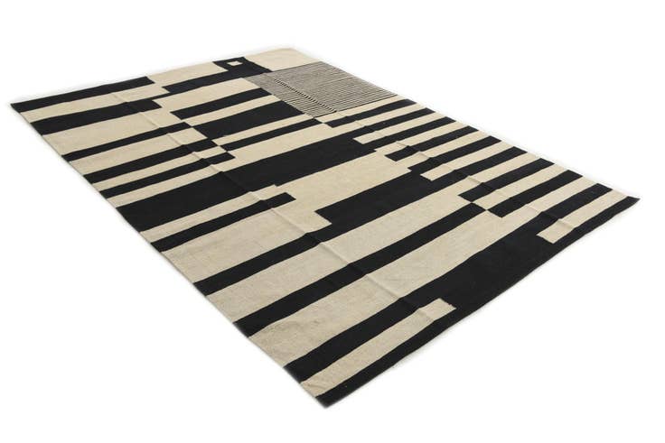 Detail image of 5' 7 x 7' 9 Hand Woven Kilim Modern Wool Rug