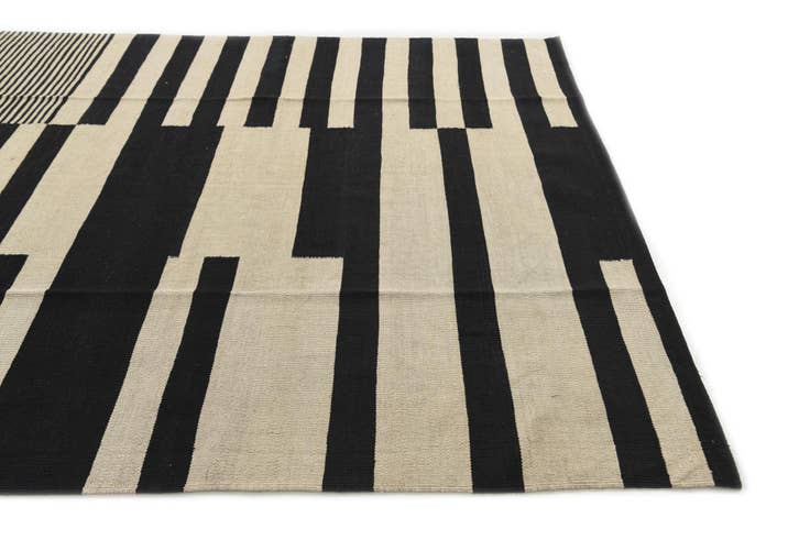 Detail image of 5' 7 x 7' 9 Hand Woven Kilim Modern Wool Rug