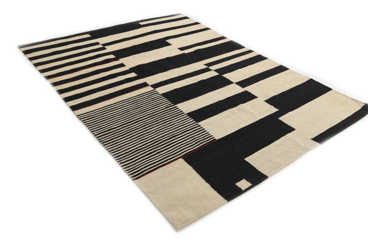 Detail image of 4' 10 x 6' 5 Hand Woven Kilim Modern Wool Rug