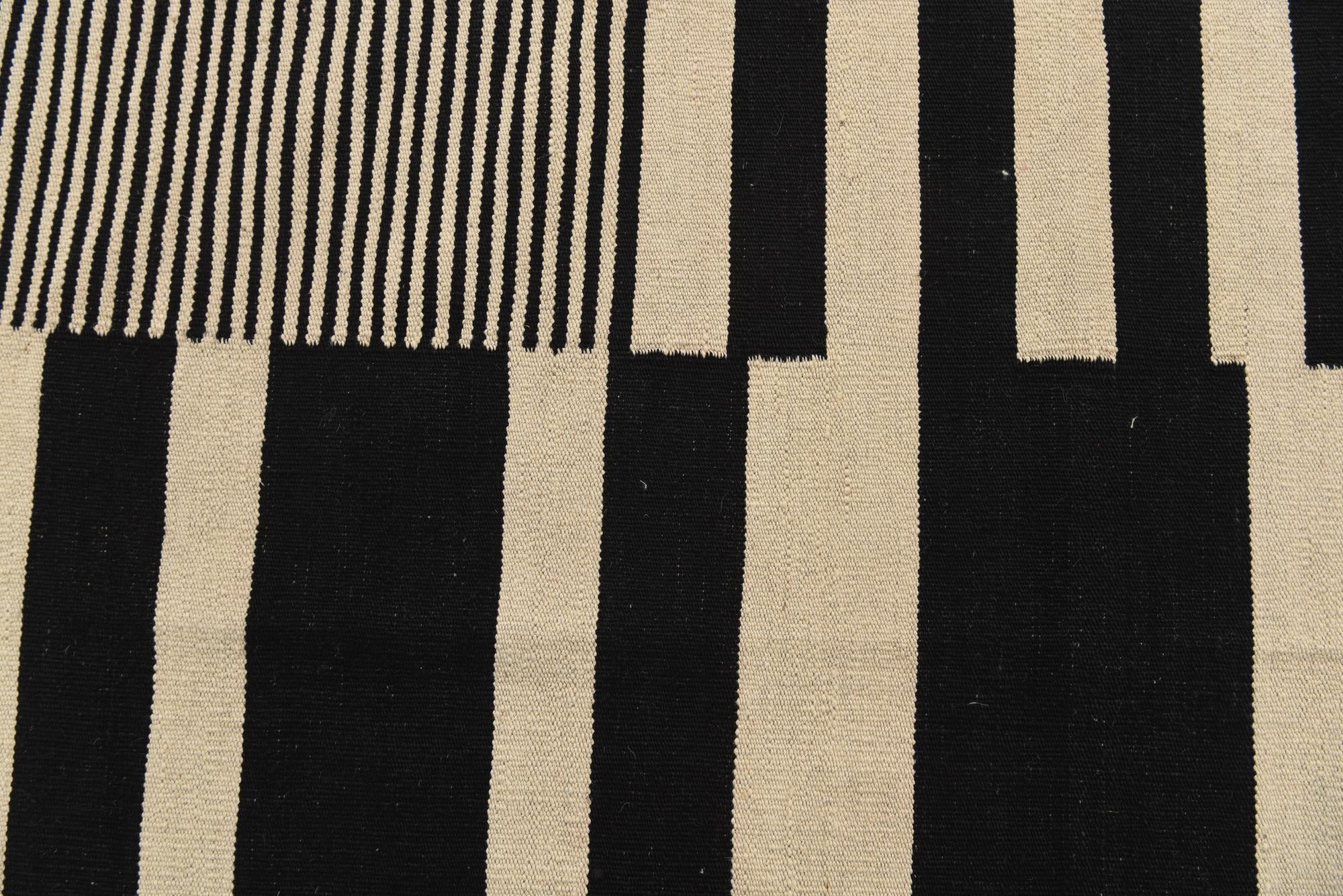 5' x 6' 9 Hand Woven Kilim Modern Wool Rug