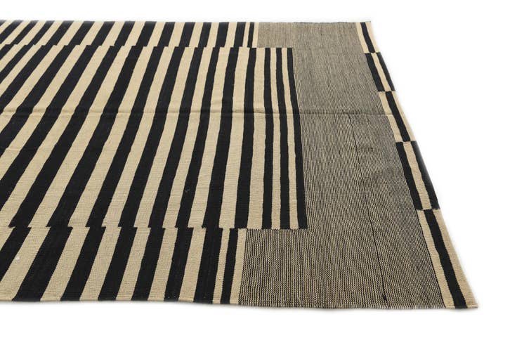 Detail image of 5' 6 x 8' Hand Woven Kilim Modern Wool Rug