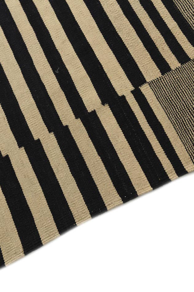 Detail image of 5' 6 x 8' Hand Woven Kilim Modern Wool Rug