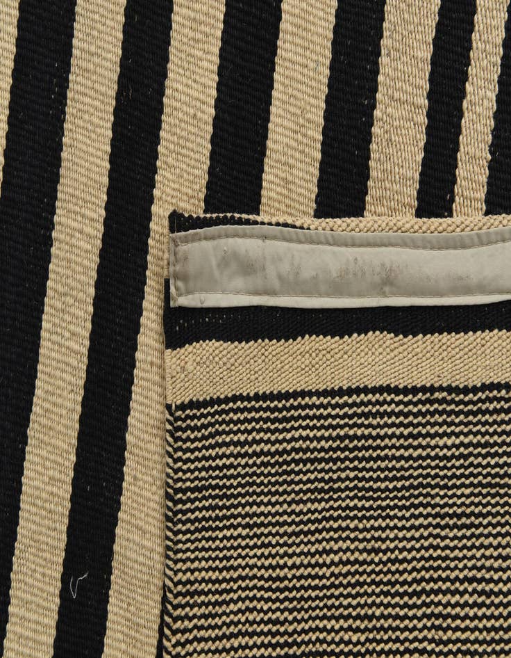 Detail image of 5' 6 x 8'  Hand Woven Kilim Modern Wool Rug