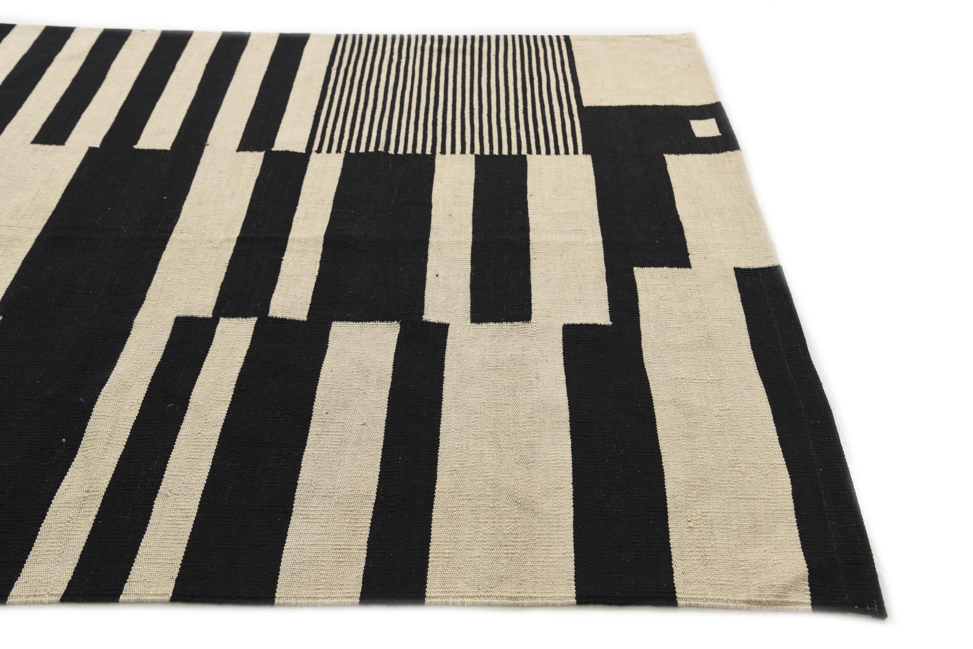 5' 1 x 6' 9 Hand Woven Kilim Modern Wool Rug