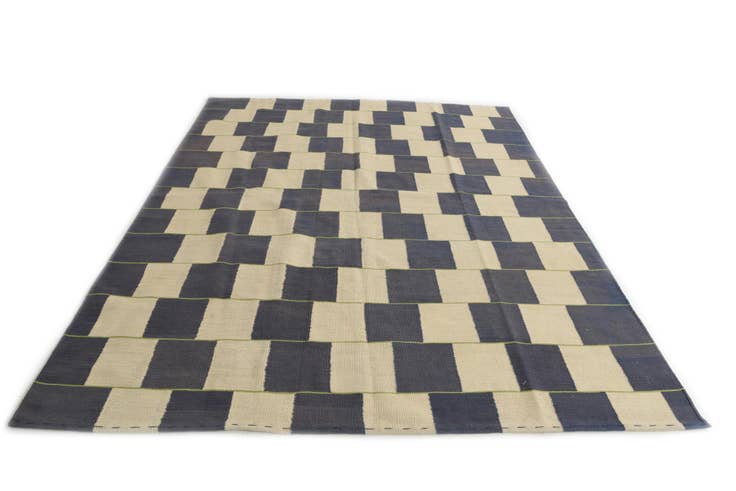 Detail image of 6' x 7' 6 Hand Woven Kilim Modern Wool Rug
