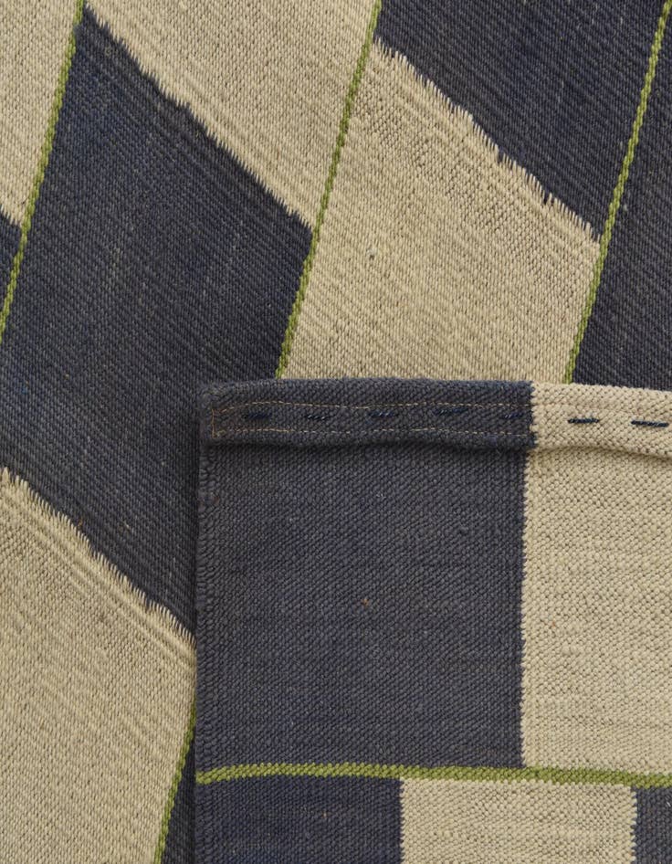 Detail image of 6' x 7' 6  Hand Woven Kilim Modern Wool Rug