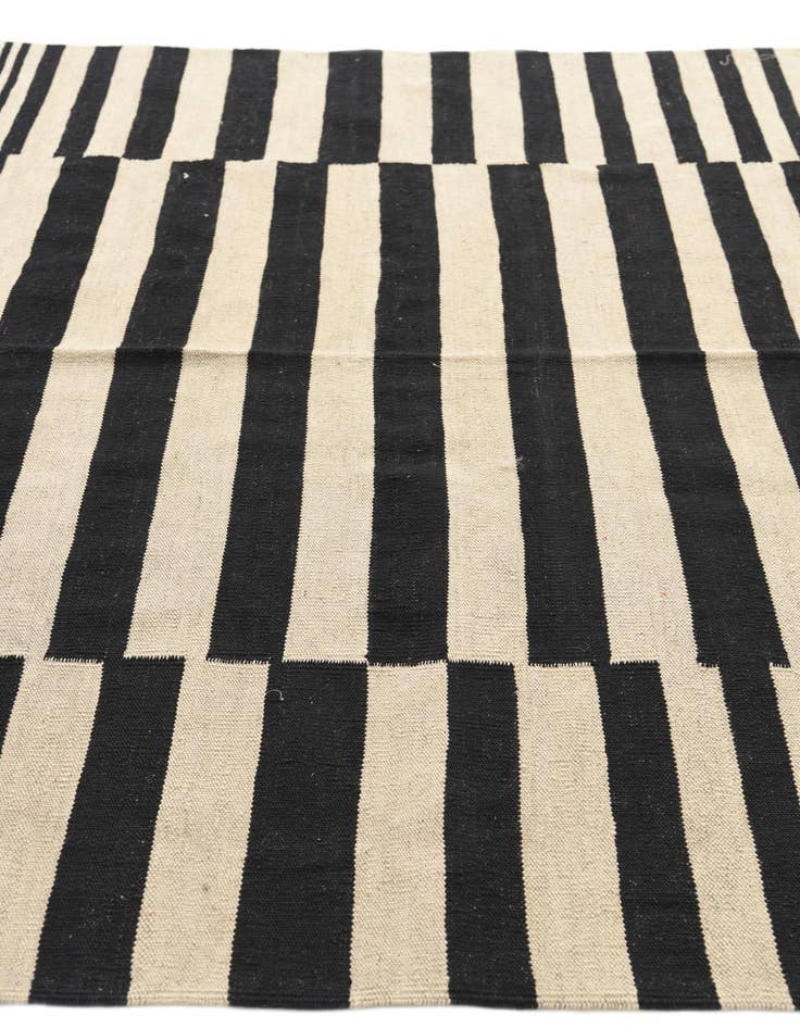 Detail image of 5' 8 x 7' 9  Hand Woven Kilim Modern Wool Rug