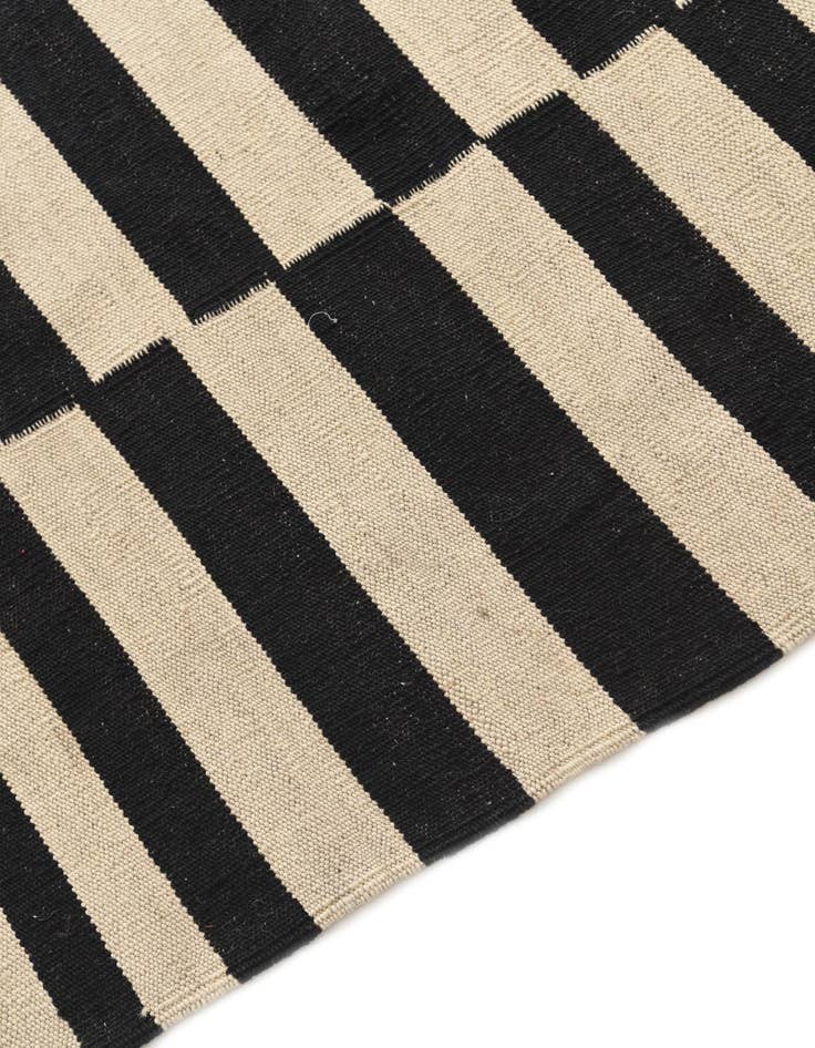 Detail image of 5' 8 x 7' 9  Hand Woven Kilim Modern Wool Rug