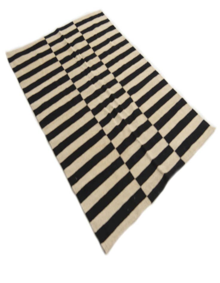 Detail image of 4' 2 x 5' 10  Hand Woven Kilim Modern Wool Rug