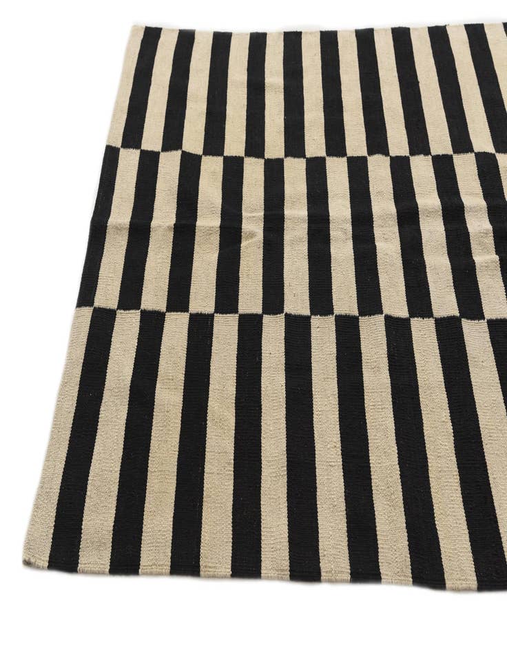 Detail image of 4' 2 x 5' 10  Hand Woven Kilim Modern Wool Rug