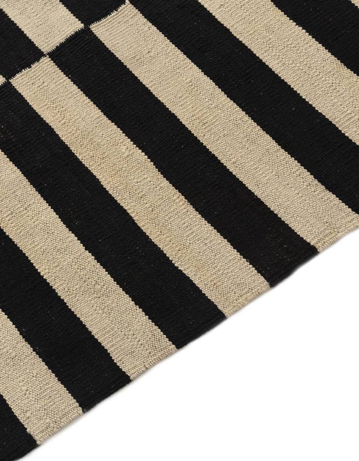 Detail image of 4' 2 x 5' 10  Hand Woven Kilim Modern Wool Rug