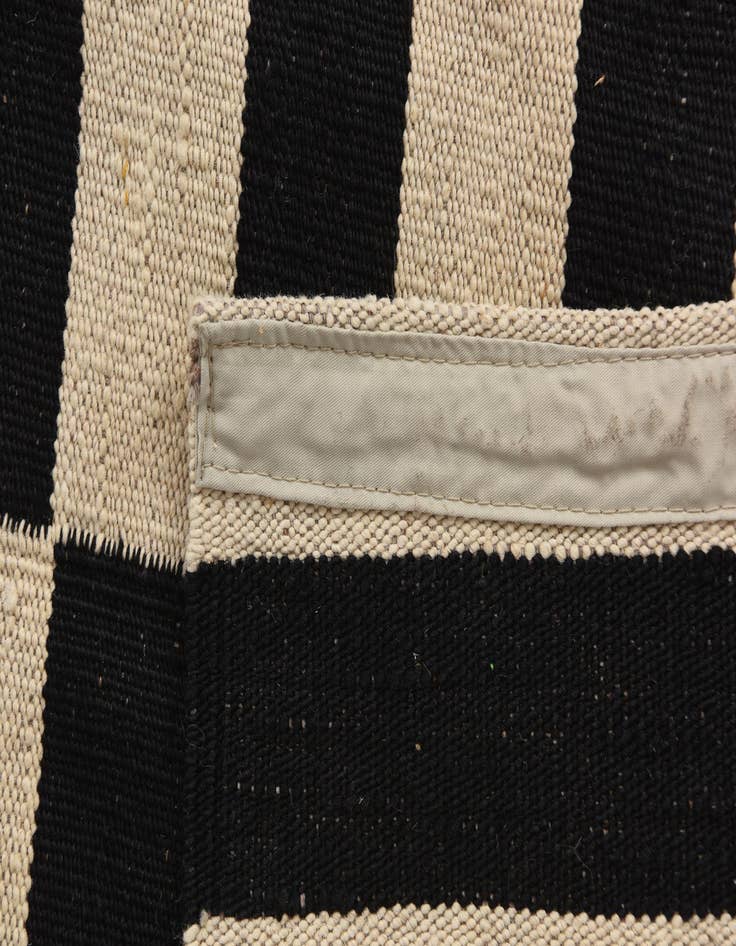 Detail image of 4' 2 x 5' 10  Hand Woven Kilim Modern Wool Rug