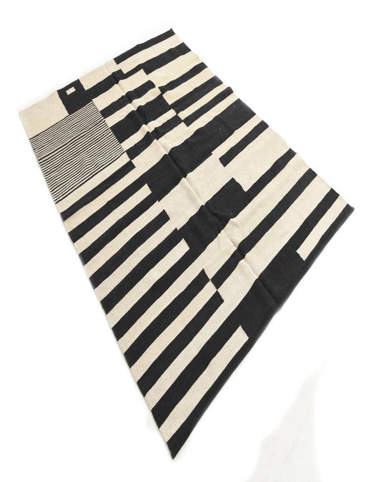 Detail image of 5' 1 x 6' 9  Hand Woven Kilim Modern Wool Rug