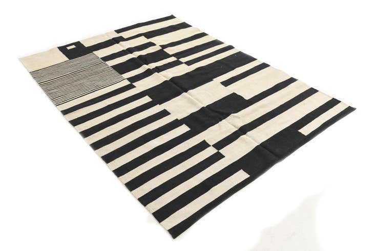 Detail image of 5' 1 x 6' 9 Hand Woven Kilim Modern Wool Rug