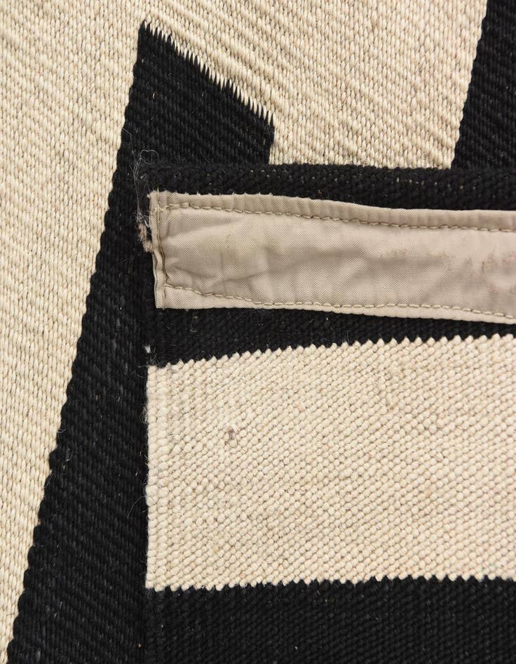 Detail image of 5' 1 x 6' 9  Hand Woven Kilim Modern Wool Rug