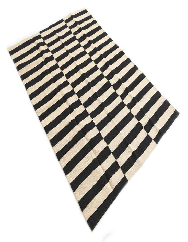 Detail image of 4' 2 x 6'  Hand Woven Kilim Modern Wool Rug