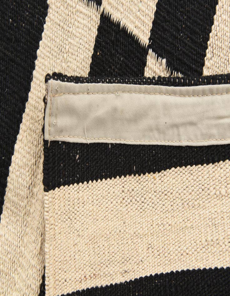 Detail image of 4' 2 x 6'  Hand Woven Kilim Modern Wool Rug