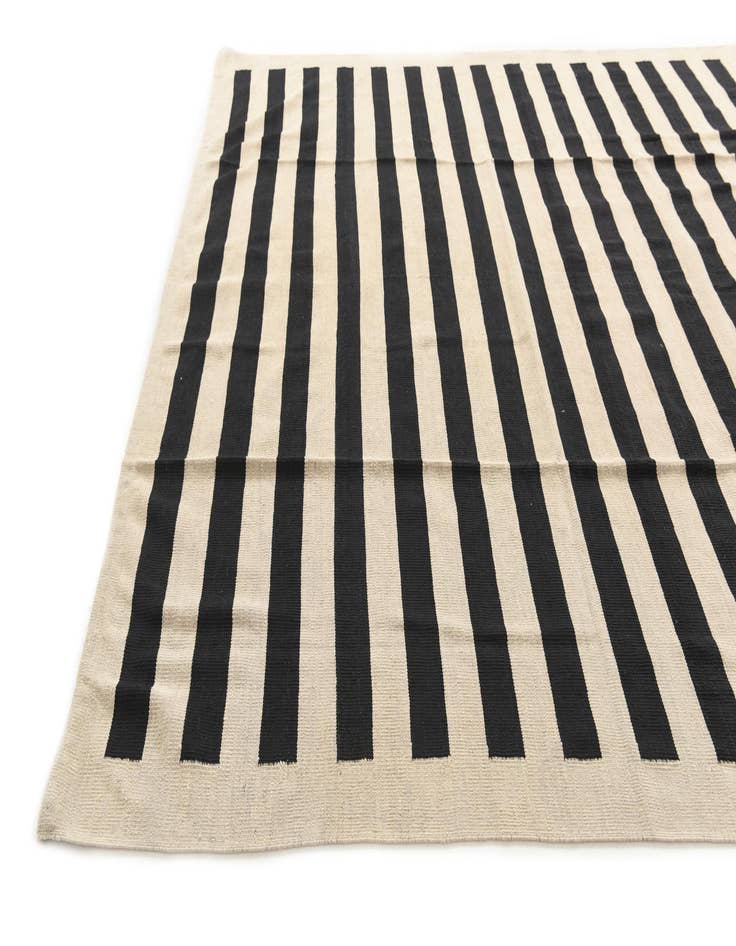 Detail image of 8' 5 x 11'  Hand Woven Kilim Modern Wool Rug