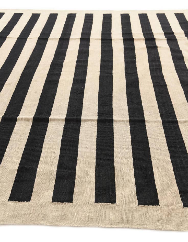 Detail image of 8' 5 x 11'  Hand Woven Kilim Modern Wool Rug