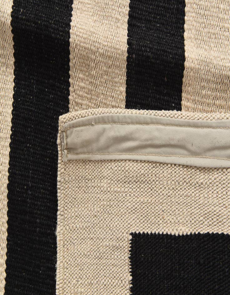 Detail image of 8' 5 x 11'  Hand Woven Kilim Modern Wool Rug