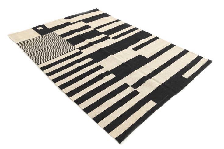 Detail image of 5' x 6' 10 Hand Woven Kilim Modern Wool Rug