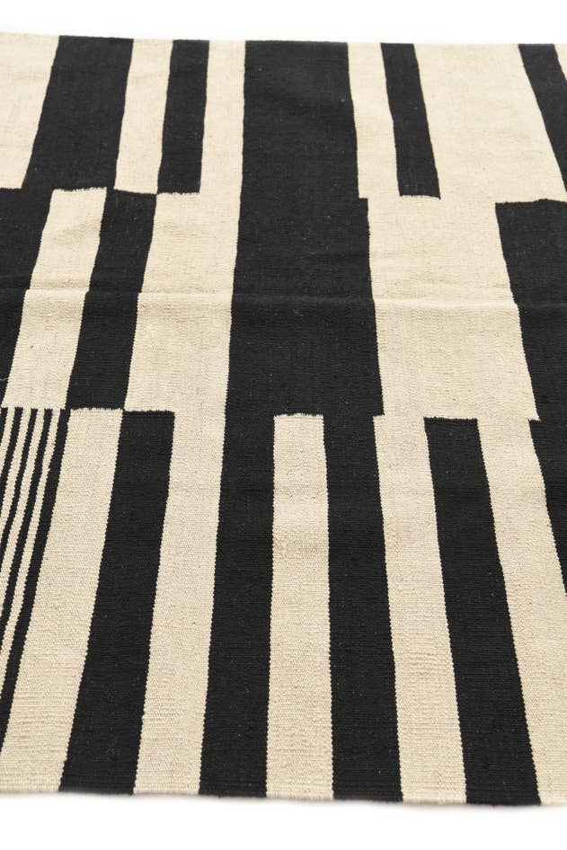 Detail image of 5' x 6' 10 Hand Woven Kilim Modern Wool Rug