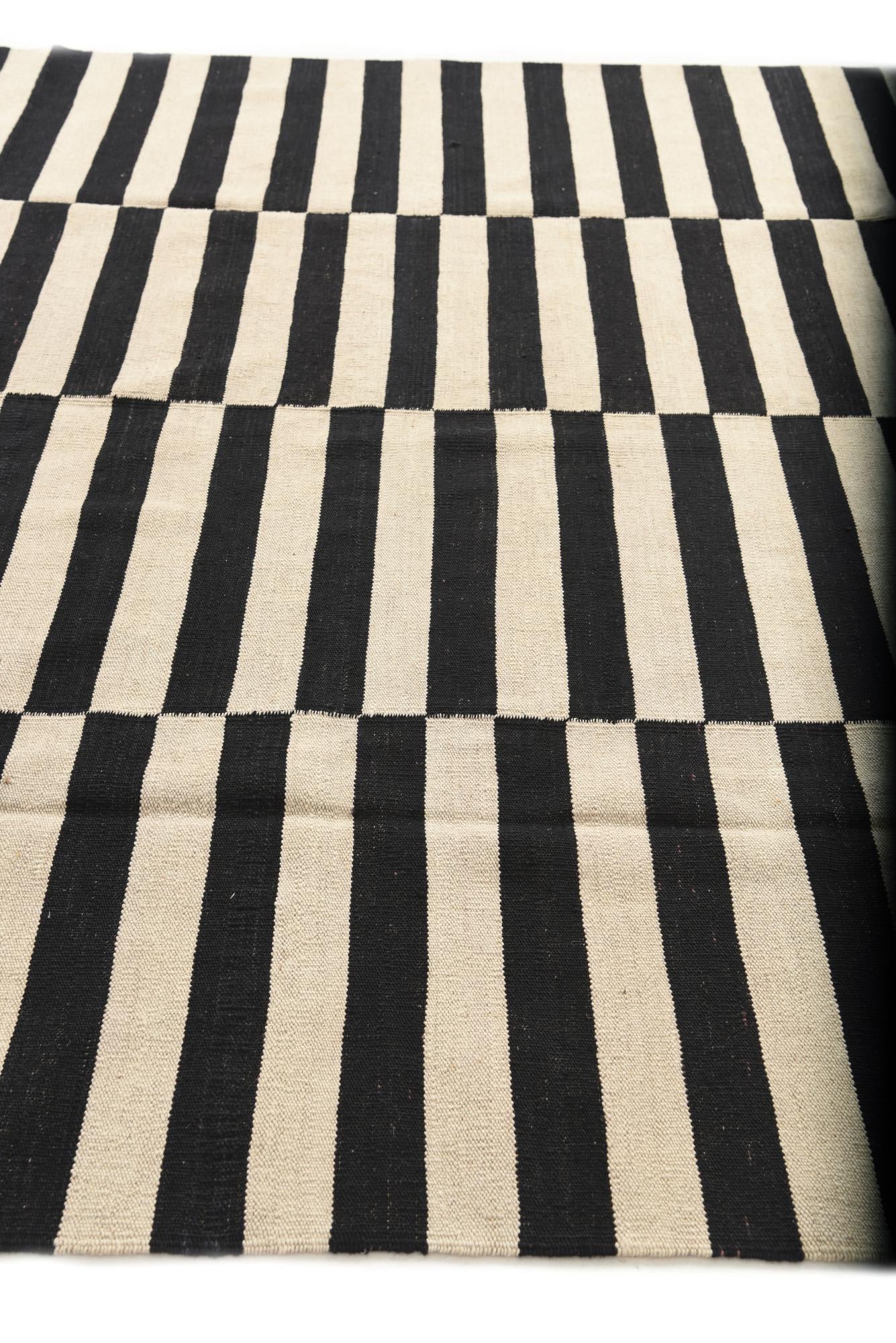 6' 9 x 9' 7 Hand Woven Kilim Modern Wool Rug