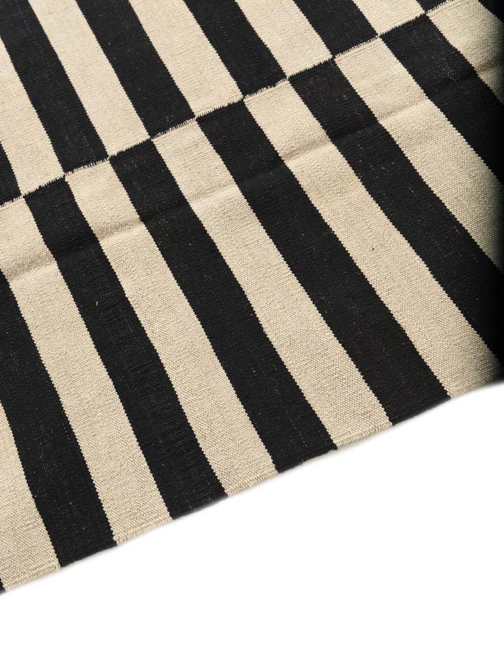 Detail image of 6' 9 x 9' 7  Hand Woven Kilim Modern Wool Rug