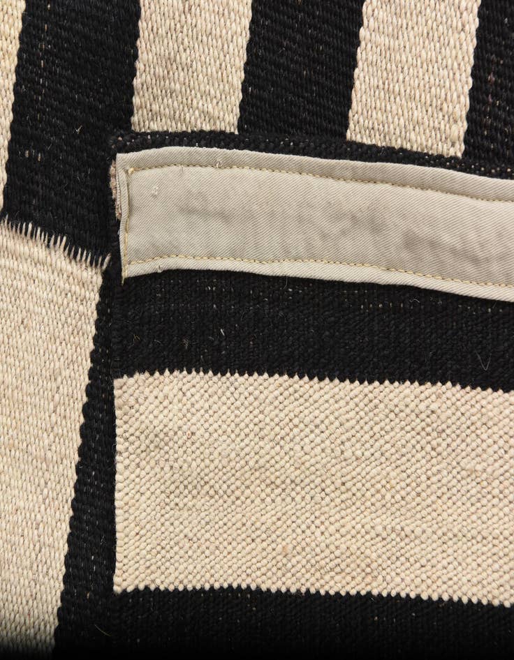 Detail image of 6' 9 x 9' 7  Hand Woven Kilim Modern Wool Rug