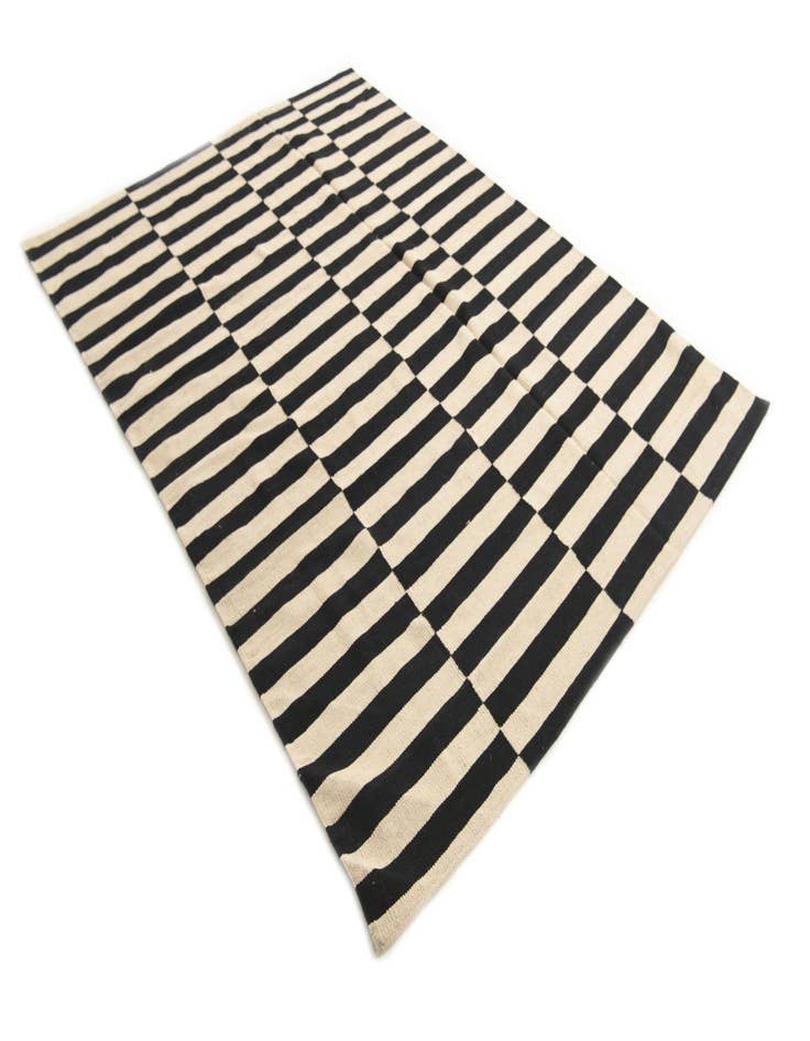 Detail image of 5' 8 x 7' 7  Hand Woven Kilim Modern Wool Rug