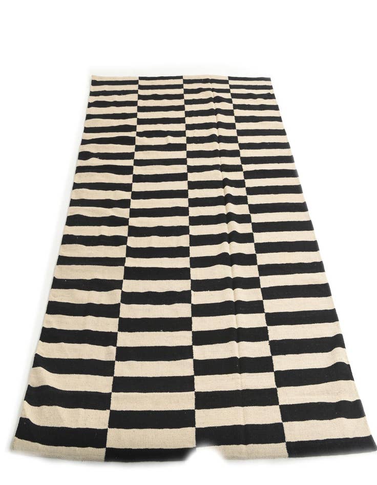 Detail image of 5' 8 x 7' 7  Hand Woven Kilim Modern Wool Rug