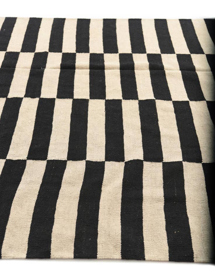 Detail image of 5' 8 x 7' 7  Hand Woven Kilim Modern Wool Rug