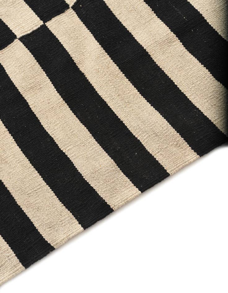 Detail image of 5' 8 x 7' 7  Hand Woven Kilim Modern Wool Rug