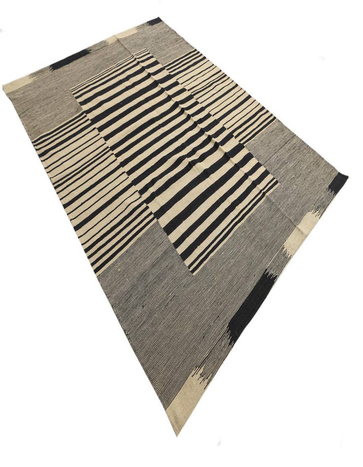 Detail image of 5' 9 x 7' 7  Hand Woven Kilim Modern Wool Rug