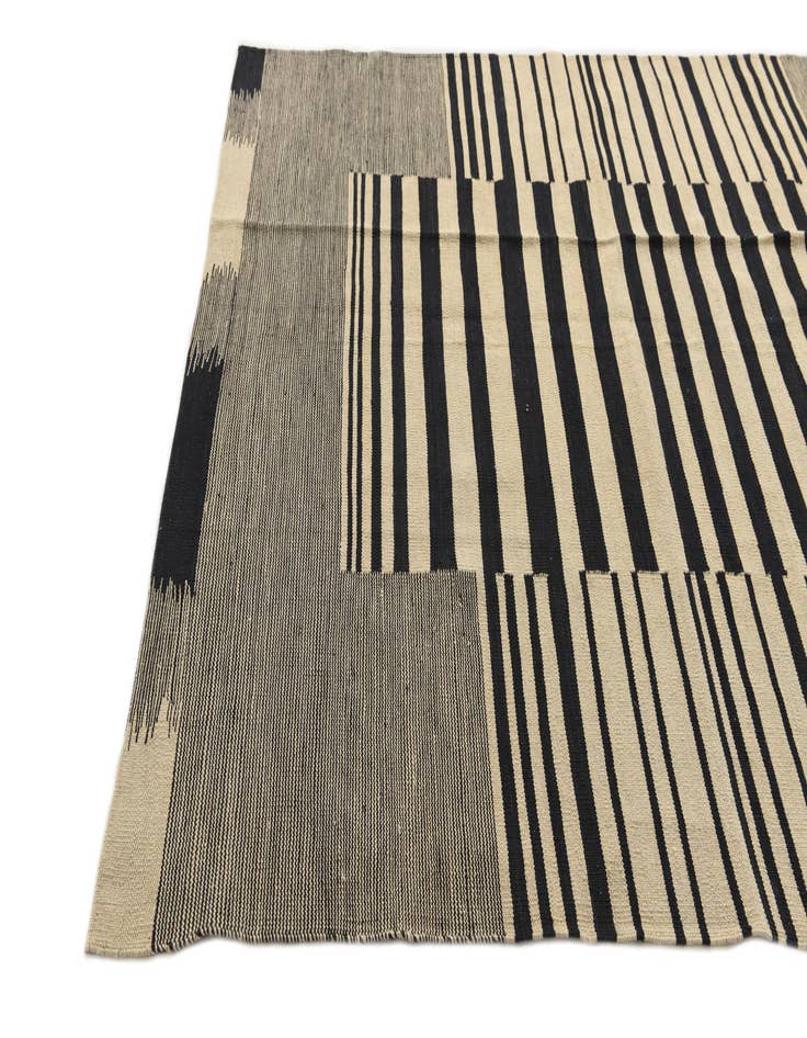 Detail image of 5' 9 x 7' 7  Hand Woven Kilim Modern Wool Rug