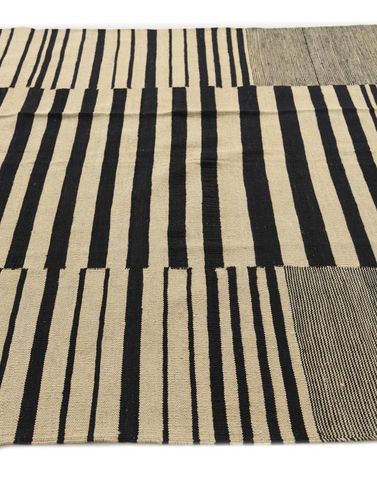 Detail image of 5' 9 x 7' 7  Hand Woven Kilim Modern Wool Rug