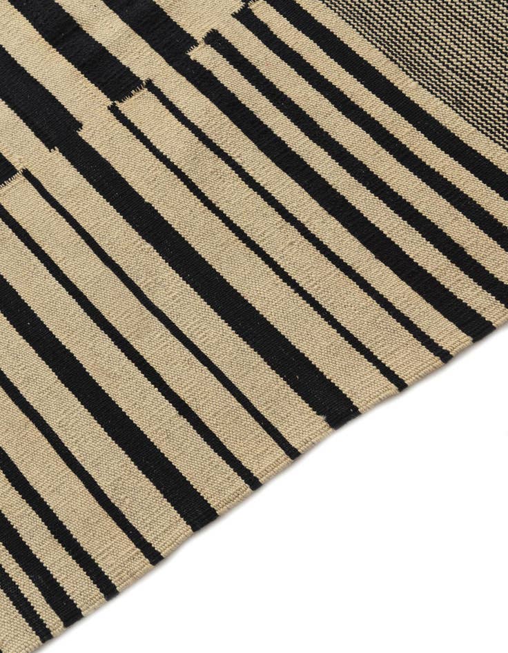 Detail image of 5' 9 x 7' 7  Hand Woven Kilim Modern Wool Rug