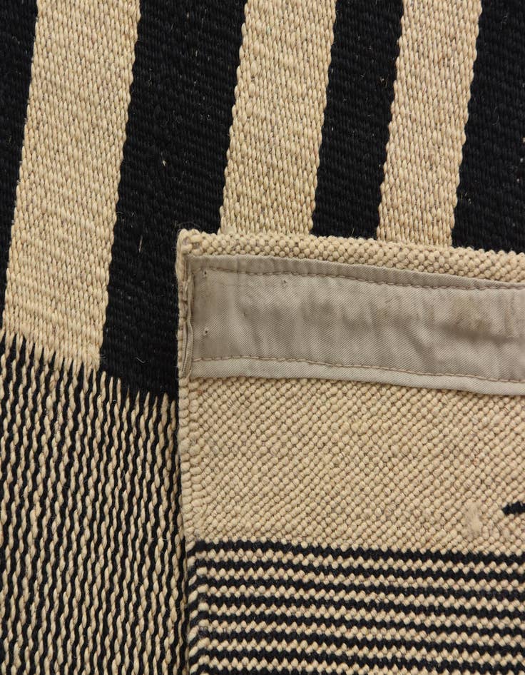 Detail image of 5' 9 x 7' 7  Hand Woven Kilim Modern Wool Rug