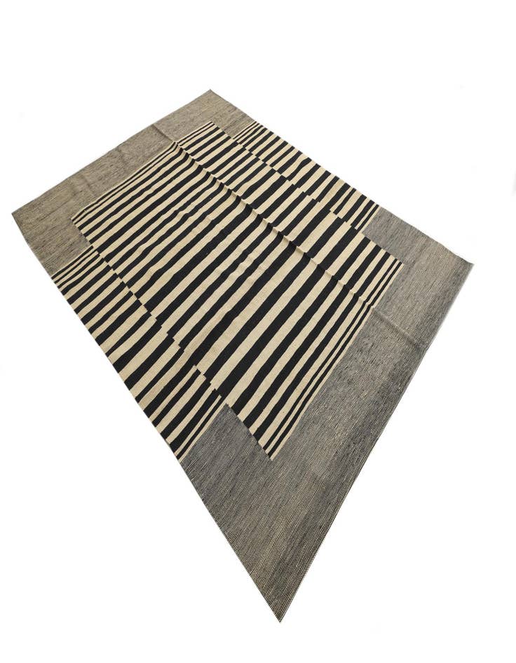 Detail image of 5' 9 x 7' 9  Hand Woven Kilim Modern Wool Rug