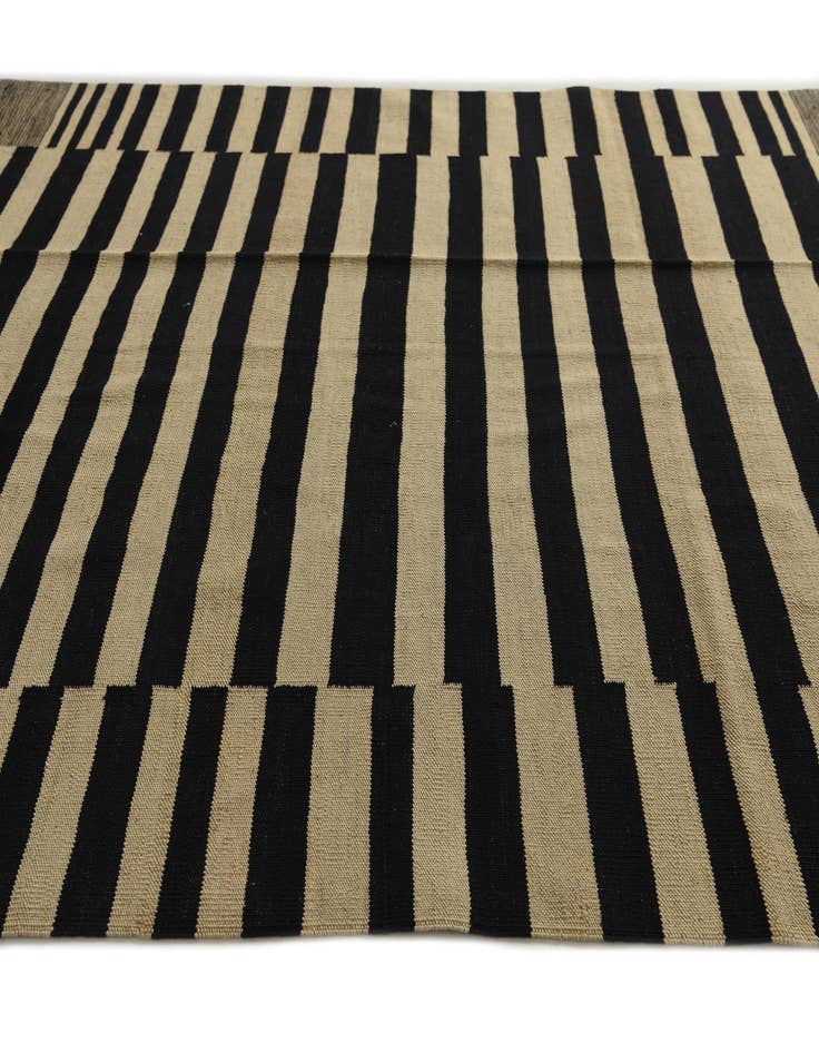 Detail image of 5' 9 x 7' 9  Hand Woven Kilim Modern Wool Rug