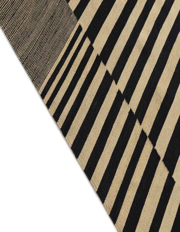 Detail image of 5' 9 x 7' 9  Hand Woven Kilim Modern Wool Rug