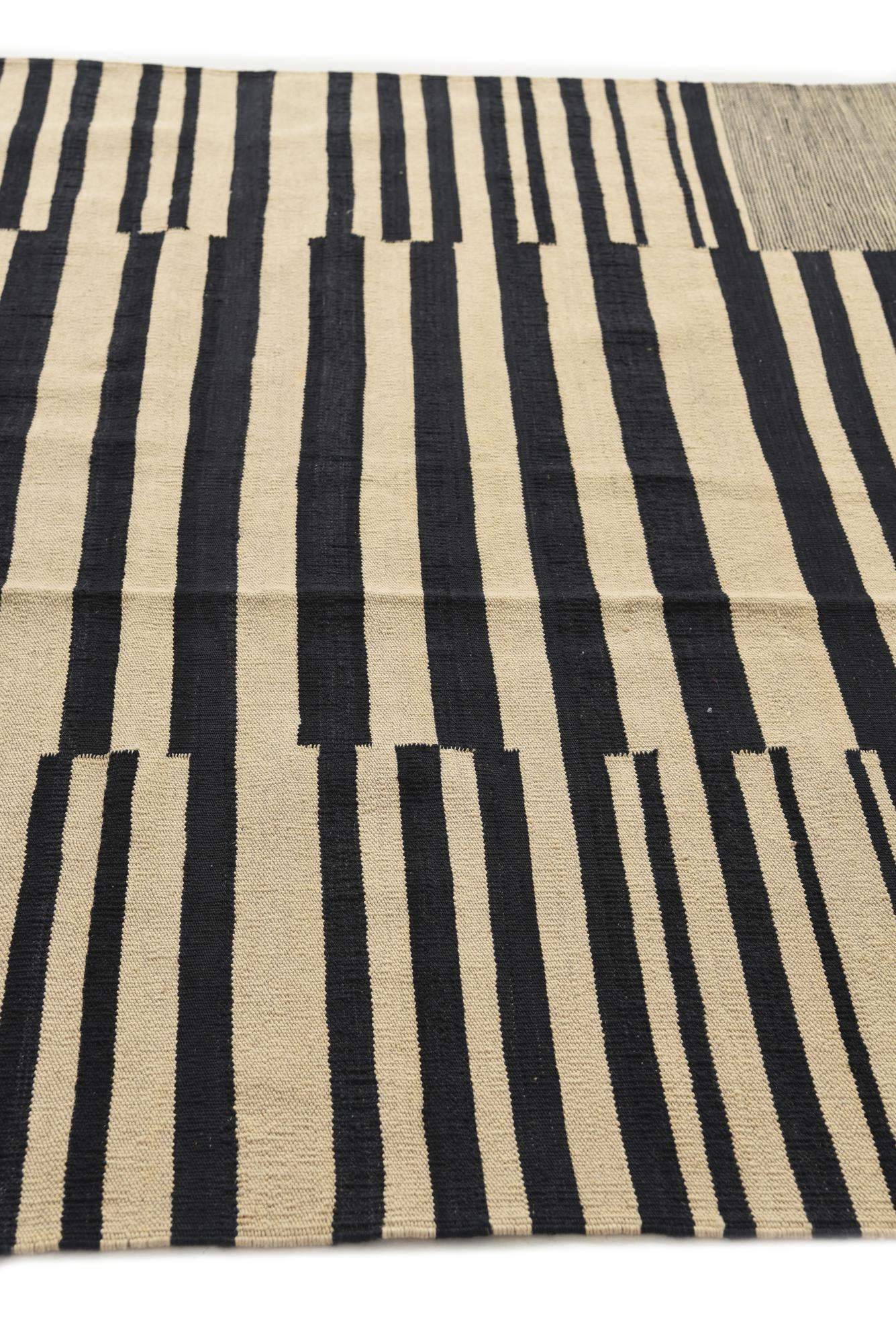 5' 10 x 7' 7 Hand Woven Kilim Modern Wool Rug