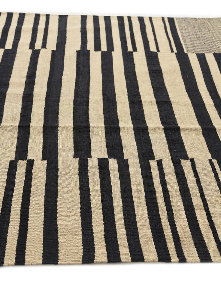 Detail image of 5' 10 x 7' 7  Hand Woven Kilim Modern Wool Rug