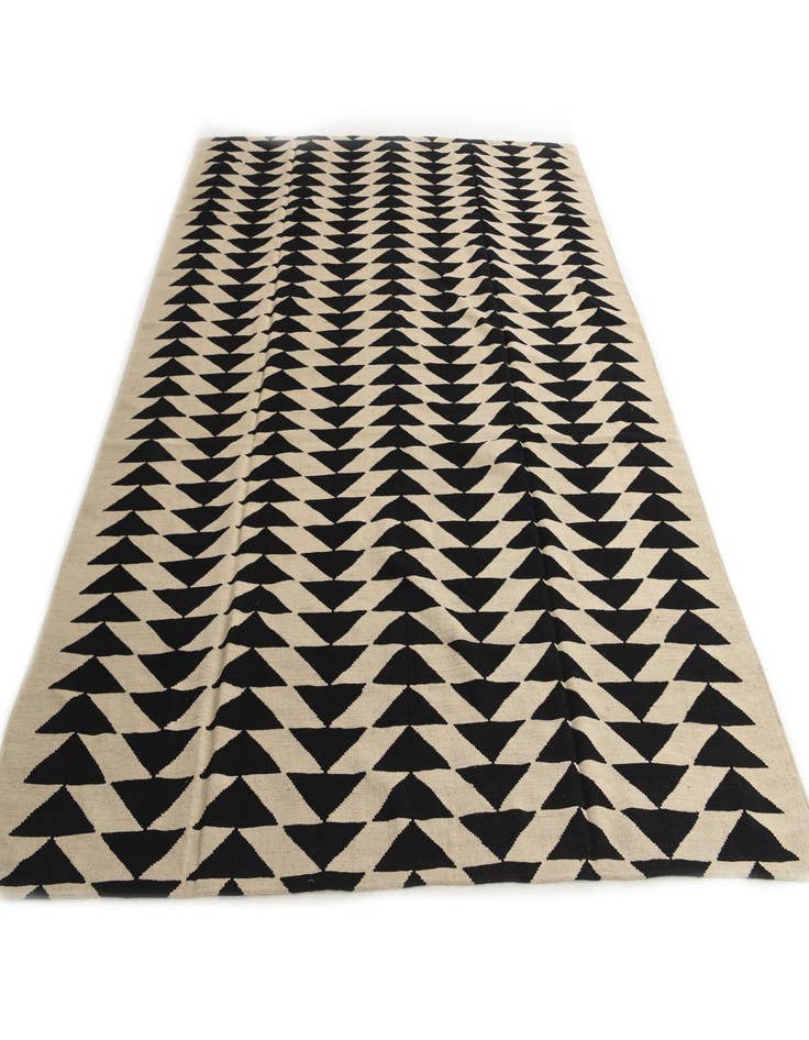 Detail image of 8' 2 x 9' 9  Hand Woven Kilim Modern Wool Rug