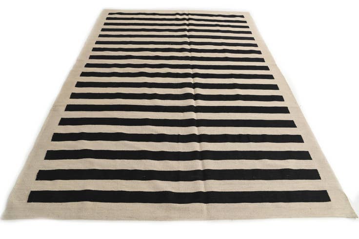 Detail image of 6' 7 x 9' 7 Hand Woven Kilim Modern Wool Rug