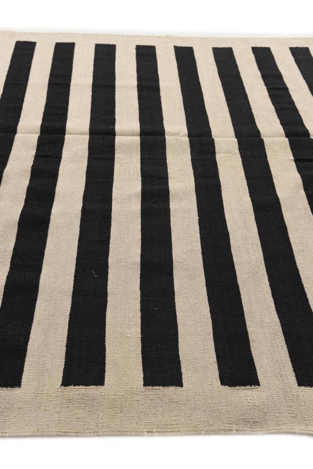 Detail image of 6' 7 x 9' 7 Hand Woven Kilim Modern Wool Rug