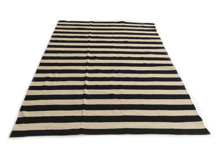 Detail image of 5' 7 x 7' 9 Hand Woven Kilim Modern Wool Rug