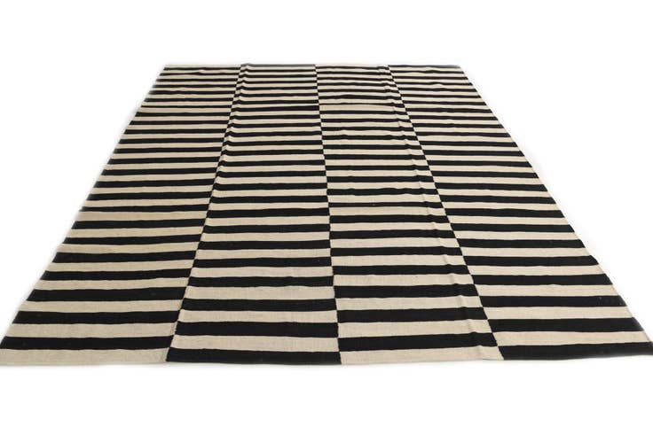 Detail image of 8' 4 x 9' 9 Hand Woven Kilim Modern Wool Rug