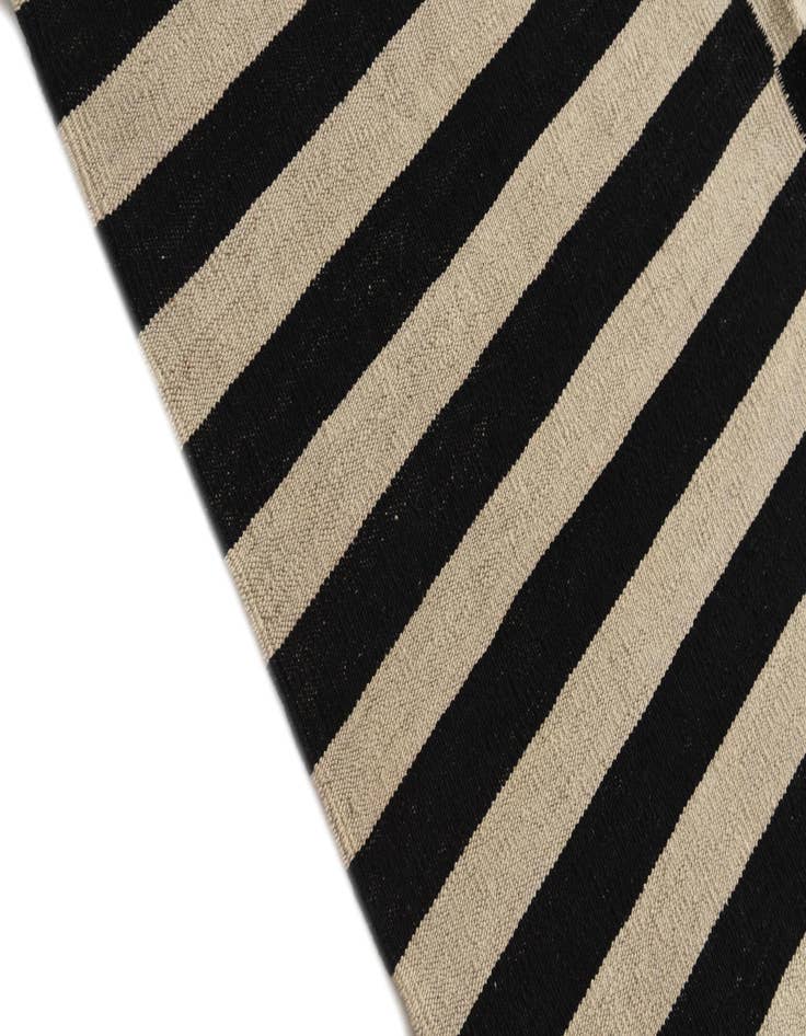 Detail image of 8' 4 x 9' 9  Hand Woven Kilim Modern Wool Rug